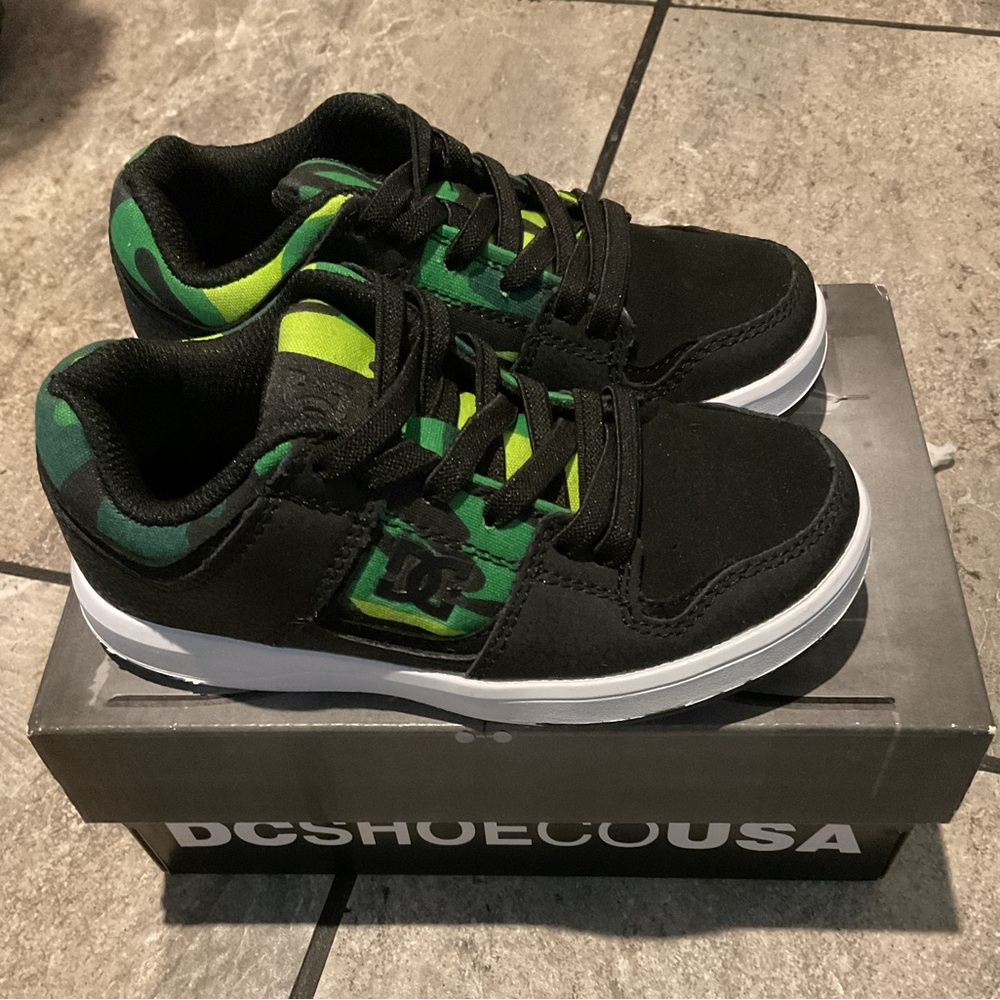 DC Shoes for Kids Size 12 in Black and green